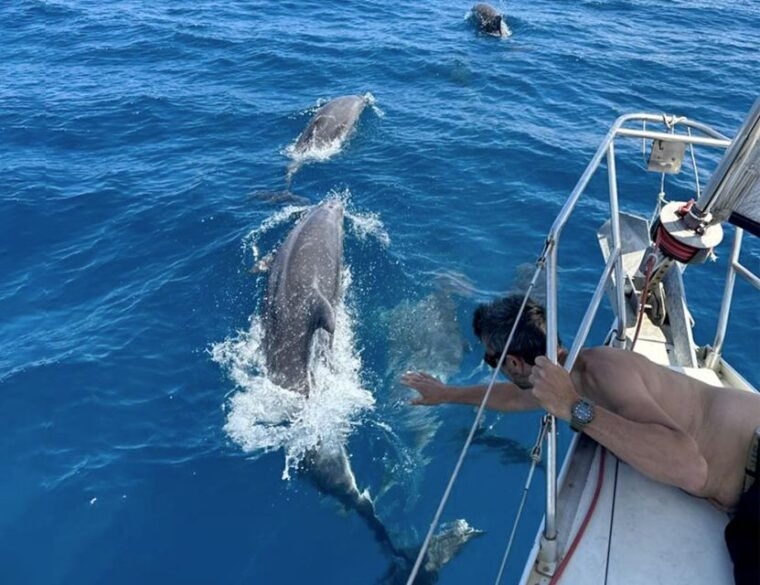catania-cyclops-coast-sailboat-tour-with-snorkel-prosecco