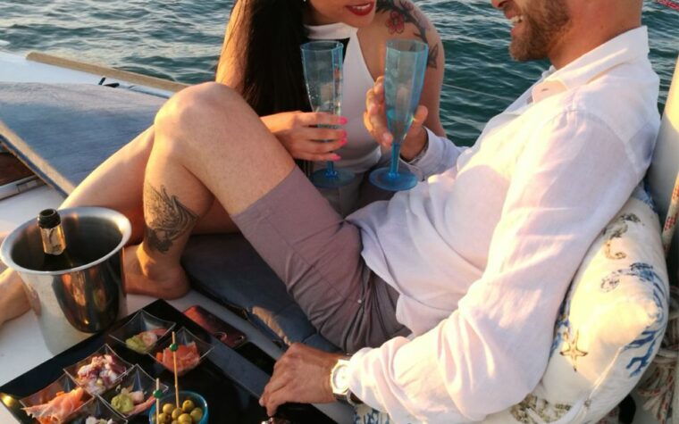 catania-guided-sunset-sailing-trip-with-aperitif-prosecco