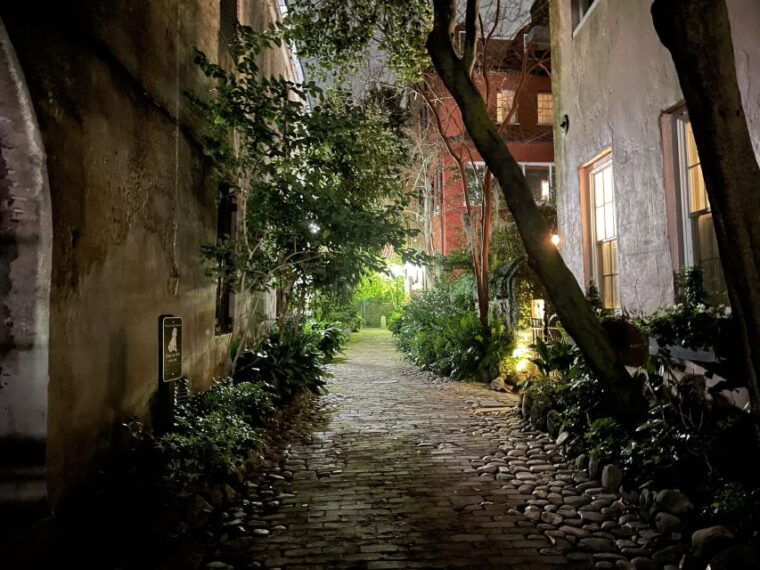 charleston-haunted-history-tour-learn-to-see-a-ghost
