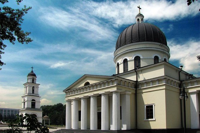chisinau-half-day-private-tour-by-bike-with-local-guide