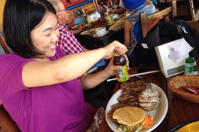 combo-tour-christmas-lights-and-medellin-city-tour-including-traditional-food