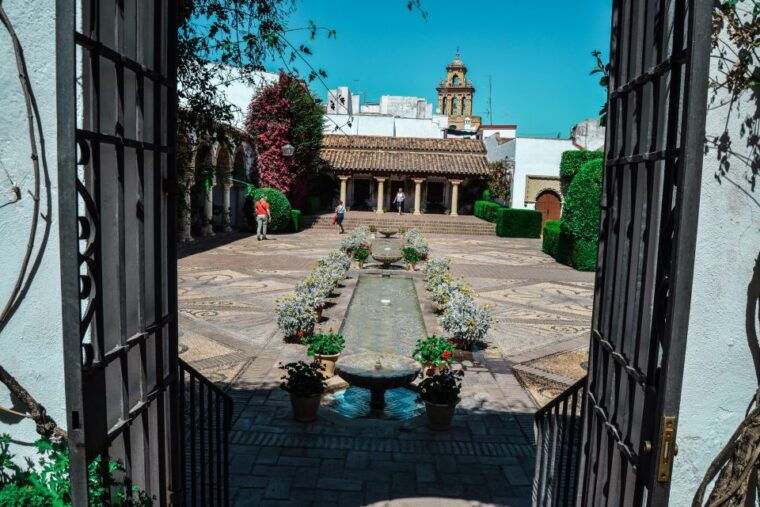 cordoba-patios-and-viana-palace-tour
