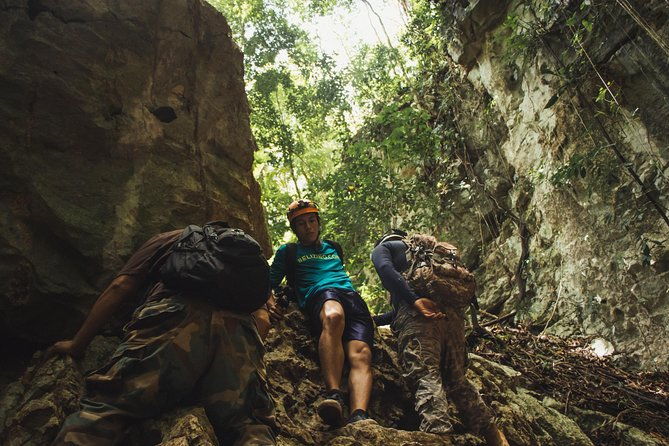 crystal-cave-with-local-tour-guide-and-belizean-lunch