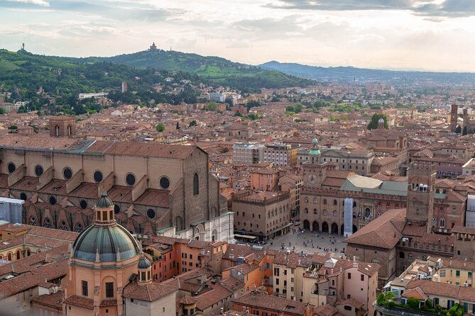 departure-private-transfers-bologna-city-to-bologna-airport-blq-in-luxury-van