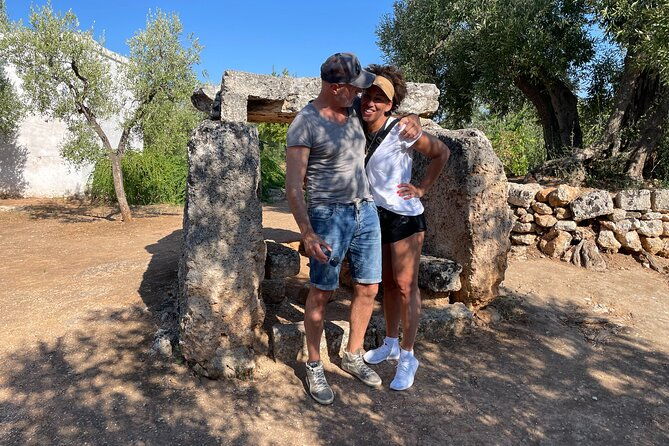 ebike-tour-millennials-olive-trees-park-with-aperitif
