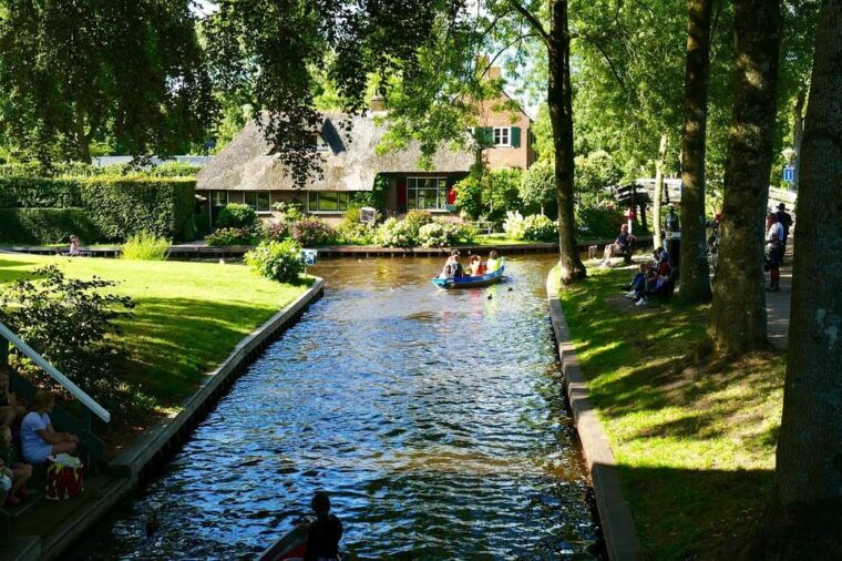 from-amsterdam-zaanse-schans-and-giethoorn-countryside-trip