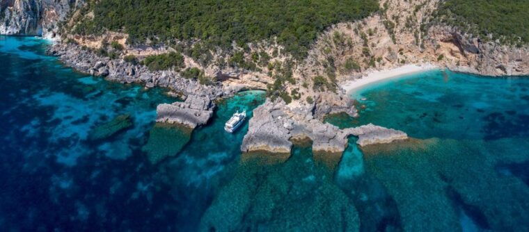 from-cala-gonone-orosei-gulf-cruise-with-stops