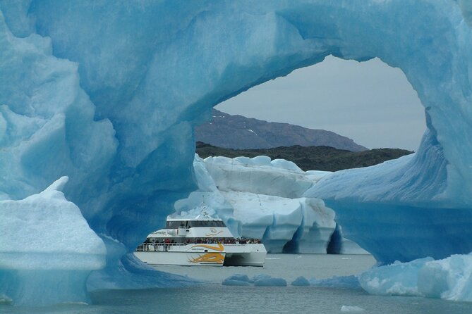 full-day-tour-navigating-through-the-glaciers-of-the-national-park