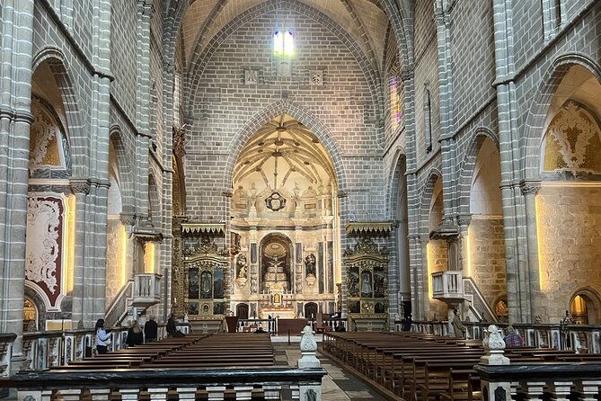full-day-trip-in-evora-winery-cork-factory-private-transport