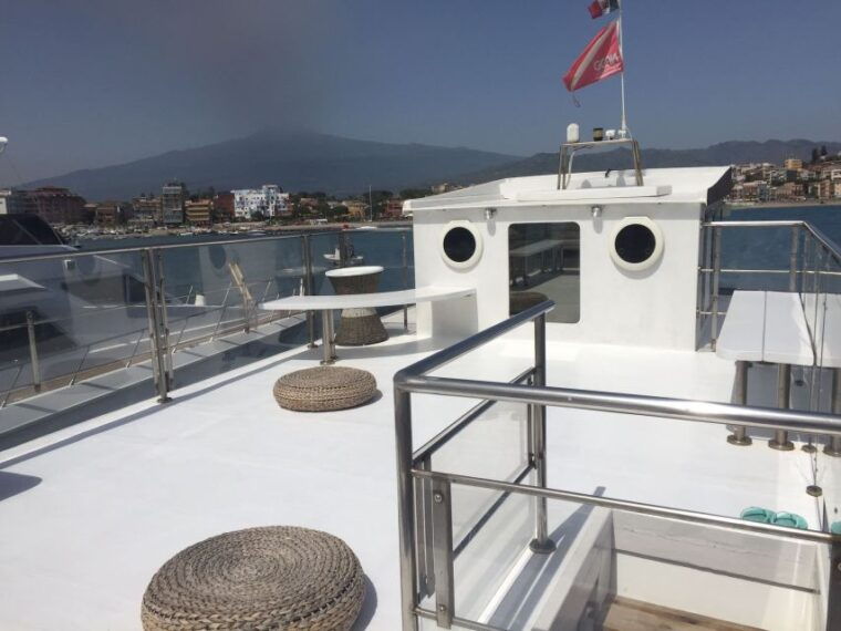 giardini-naxos-boat-trip-isola-bella-with-snorkeling