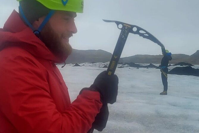 glacier-hike-experience-on-solheimajokull-meet-on-location