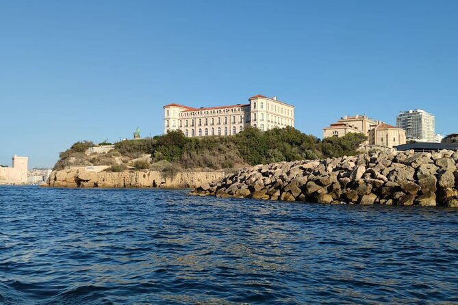 group-of-10-boat-cruise-on-marine-park-of-the-blue-coast-island