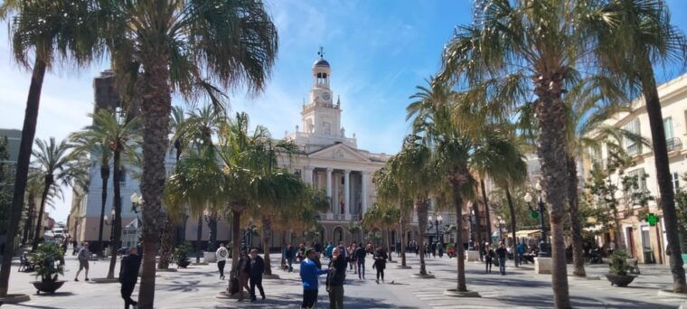 guided-visit-on-foot-through-cadiz-stories-from-the-hand-of-a-local-guide