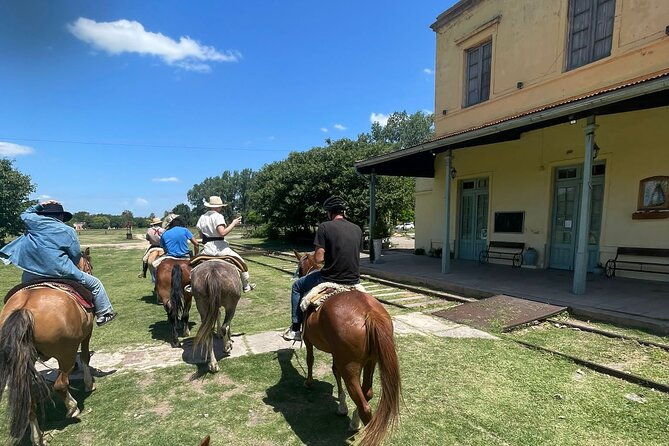horseback-riding-experience-in-carlos-keen