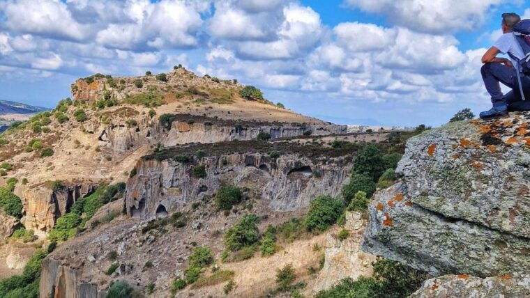 ittiri-hiking-on-the-ridges-of-mount-torru