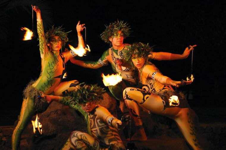 kauai-buffet-dinner-with-open-bar-and-luau-kalamaku-show
