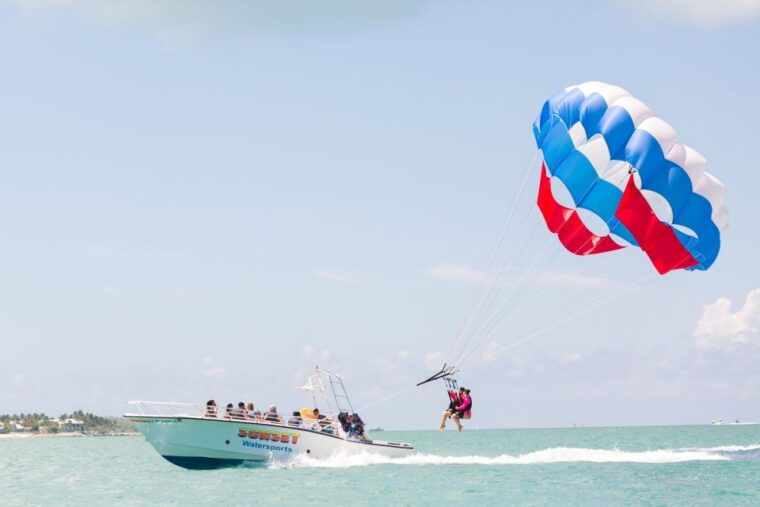 key-west-parasailing-at-smathers-beach