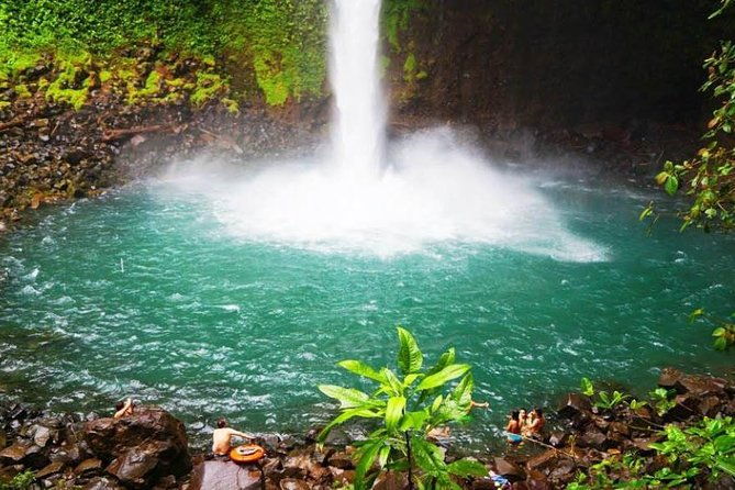 la-fortuna-waterfall-baldi-hot-springs-private-tour