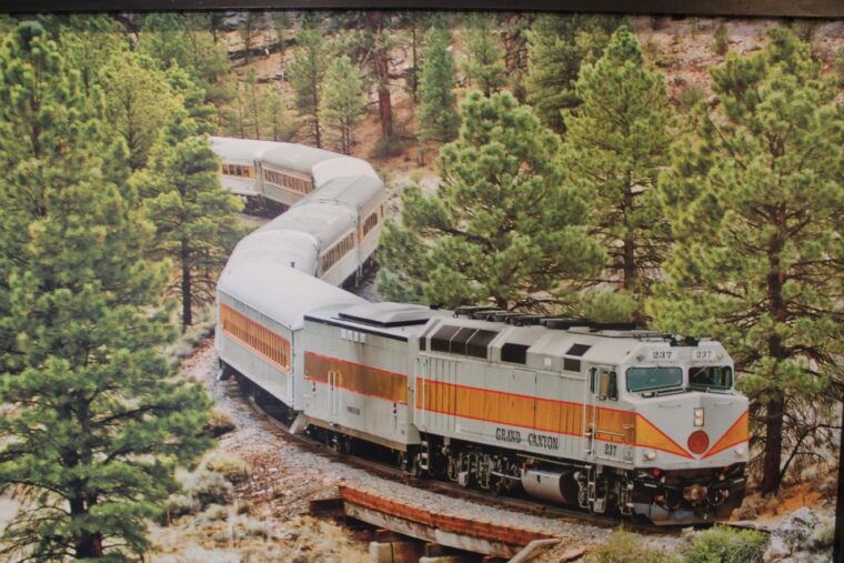 las-vegas-2-day-grand-canyon-railway-bearizona-meteor-crater