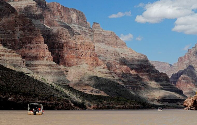 las-vegas-grand-canyon-helicopter-ride-boat-tour-skywalk
