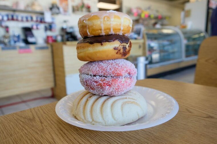 las-vegas-guided-donut-adventure-by-underground-donut-tour