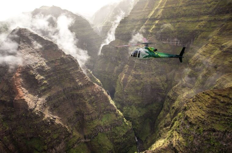 lihue-deluxe-waterfall-safari-helicopter-tour