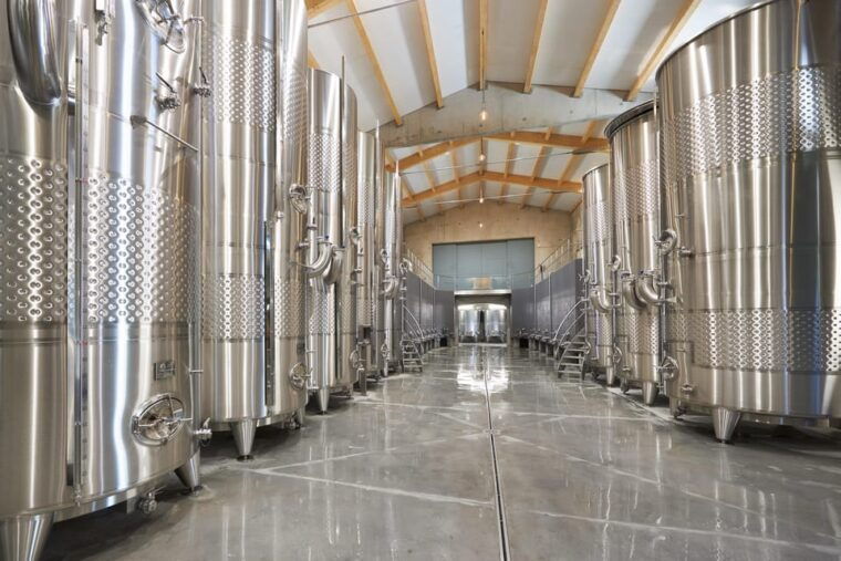 luberon-wine-by-the-glass-at-chateau-de-sannes