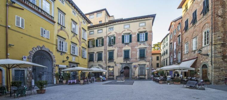 lucca-guided-city-by-night-walking-tour