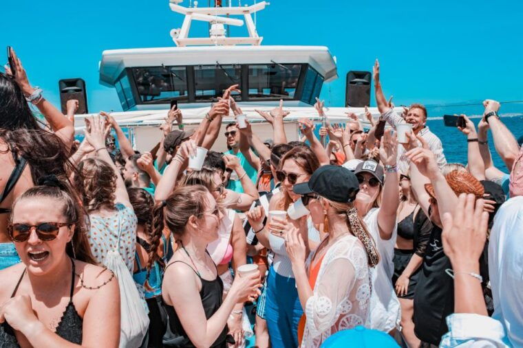 mallorca-boat-party-with-dj-buffet-and-entertainment