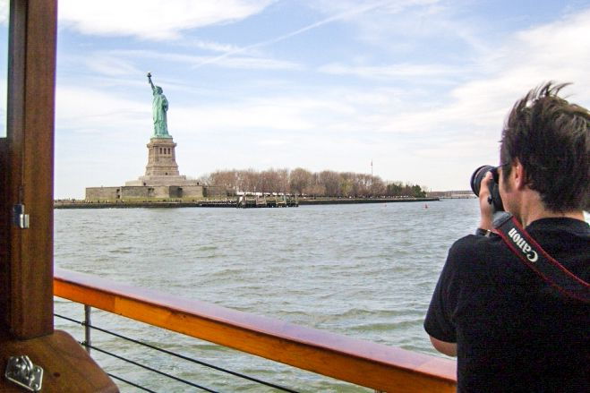 manhattan-statue-and-skyline-cruise-aboard-a-luxury-yacht