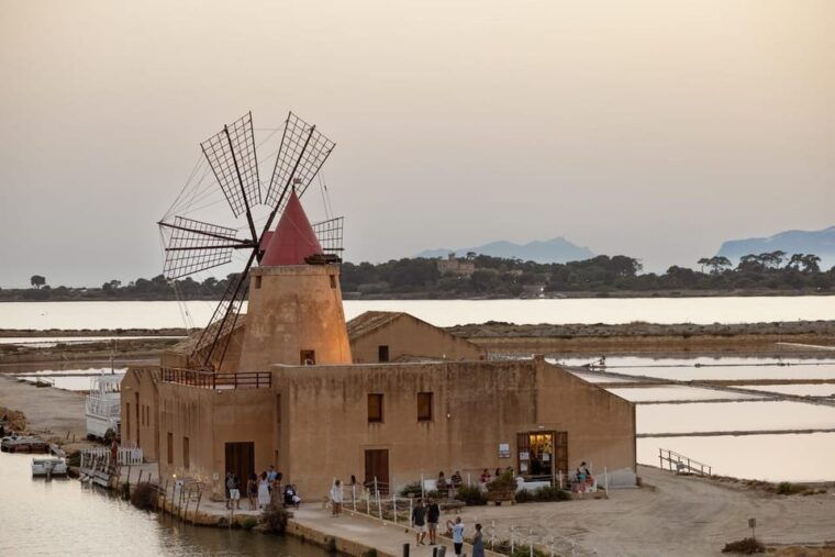 marsala-guided-salt-pans-walk-tour-with-windmill-visit