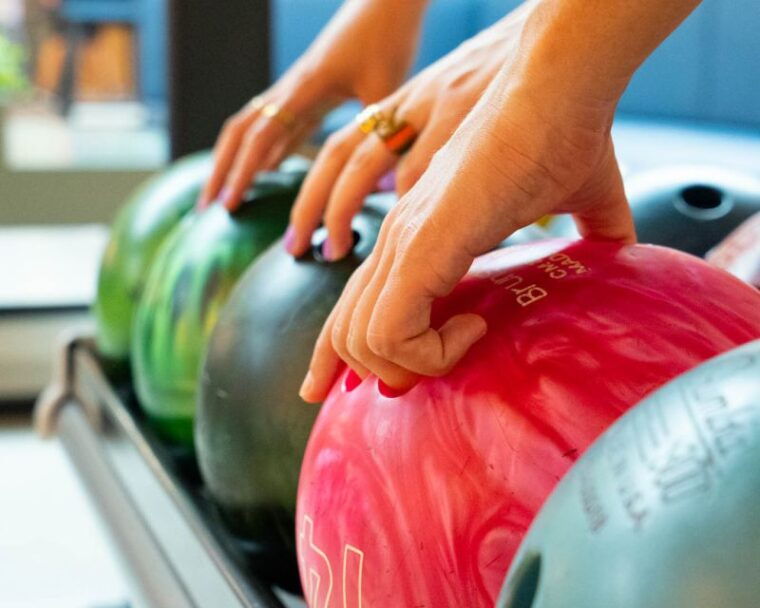 maspalomas-bowling-session-entry-ticket-at-holiday-world