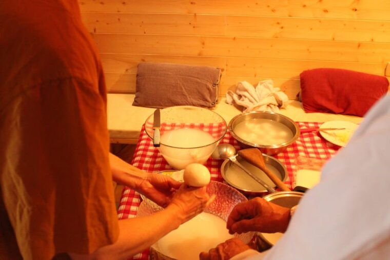 matera-mozzarella-and-cheese-tasting-with-a-cheesemaker
