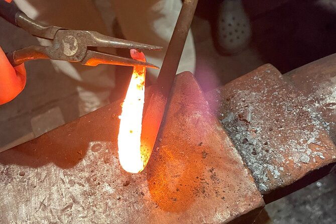 meet-a-working-blacksmith-in-a-colonial-town