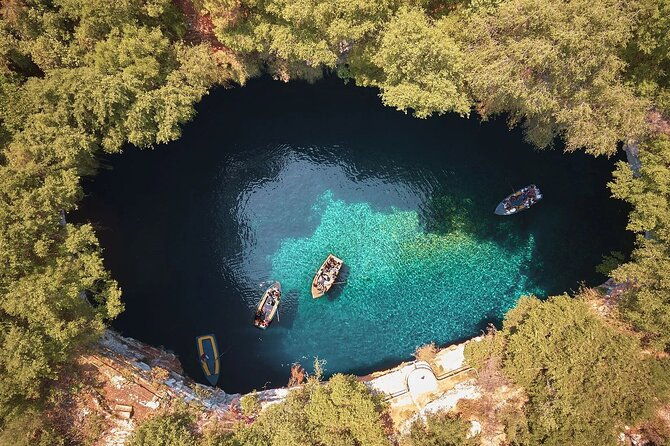 melissani-lake-drogarati-cave-myrtos-photo-stop-privet-tour