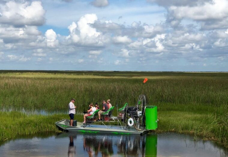 miami-everglades-river-of-grass-small-airboat-wildlife-tour