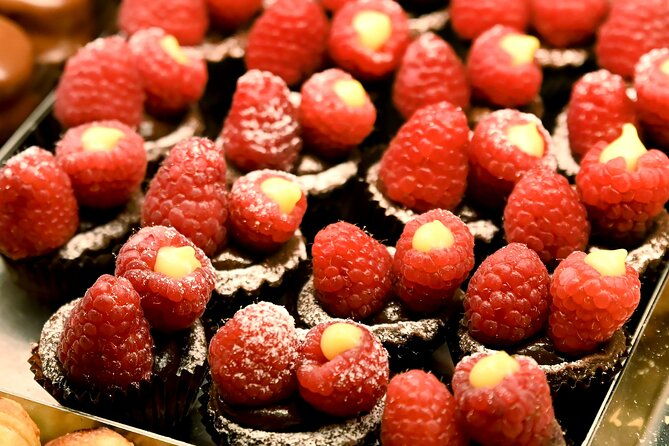 milan-food-tasting-box-audio-guided-tour-with-food-tasting
