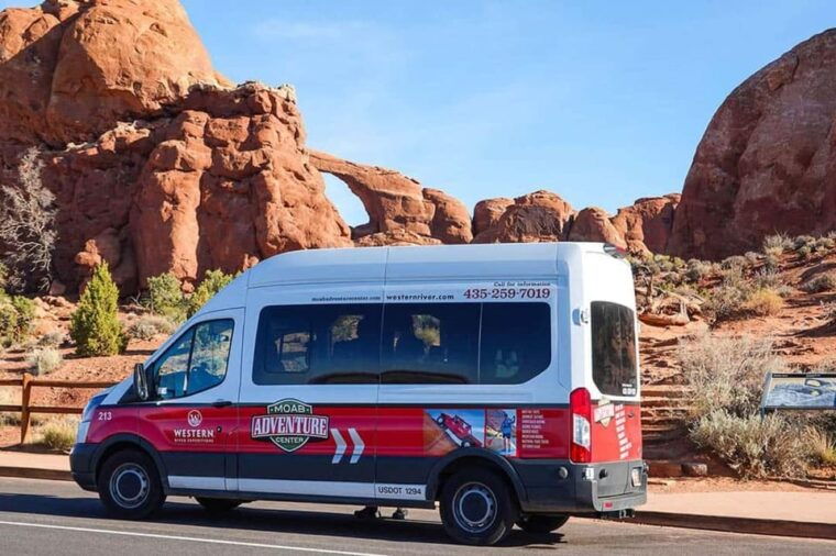 moab-arches-national-park-sunset-tour