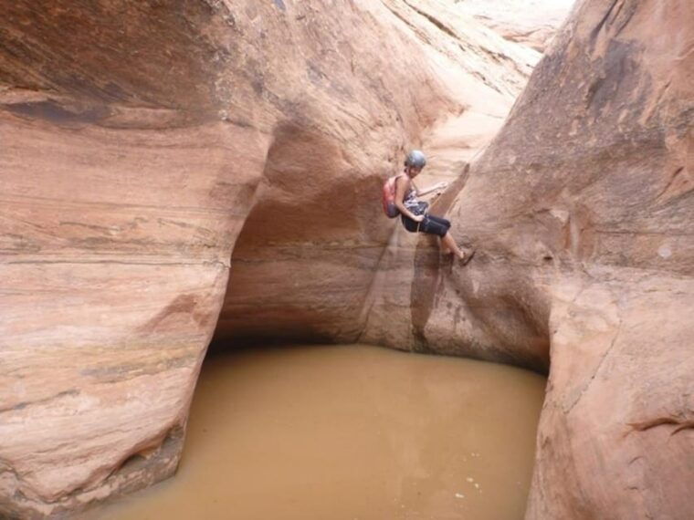 moab-chamisa-canyon-canyoneering-adventure