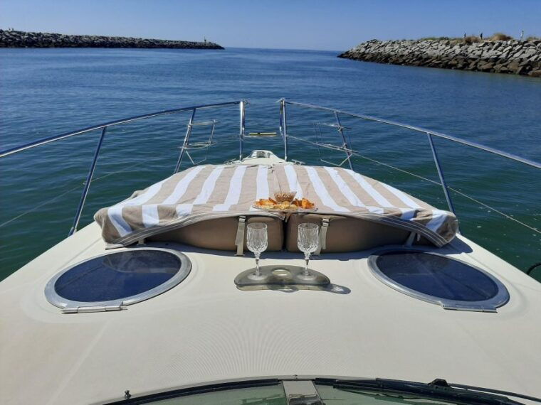 morning-afternoon-luxury-yacht-cruise-with-drinks-and-snacks