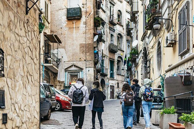 naples-street-art-tour-in-quarters-spagnoli
