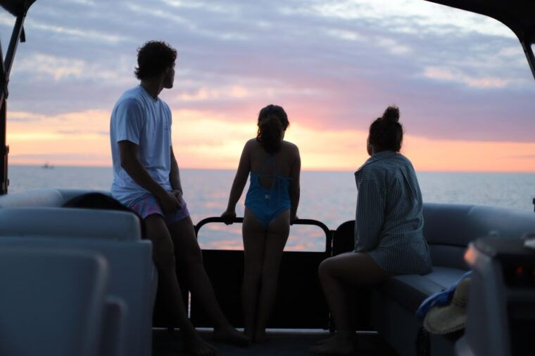 naples-sunset-boat-tour-with-snacks-and-drinks