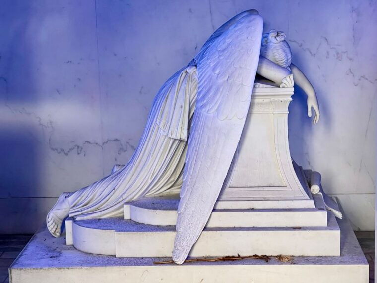 new-orleans-millionaires-tombs-of-metairie-cemetery-tour