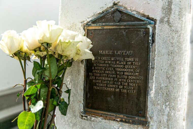 new-orleans-walking-tour-inside-st-louis-cemetery-no-1