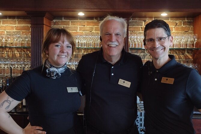 non-bus-traverse-city-wine-old-mission-peninsula-wine-tour