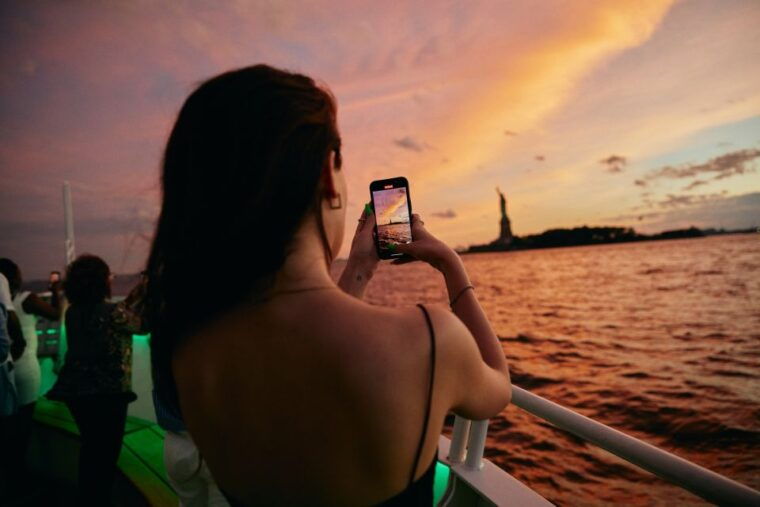 nyc-gourmet-dinner-cruise-with-live-music