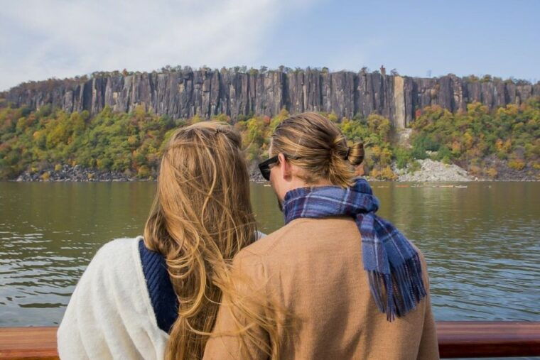 nyc-grand-palisades-fall-foliage-yacht-tour