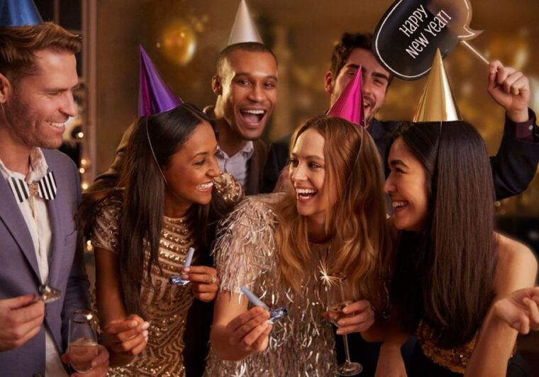 nyc-new-years-eve-buffet-dinner-fireworks-harbor-cruise