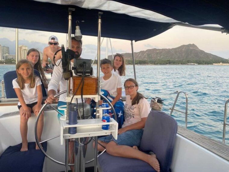 oahu-sunset-sailing-in-small-intimate-groups