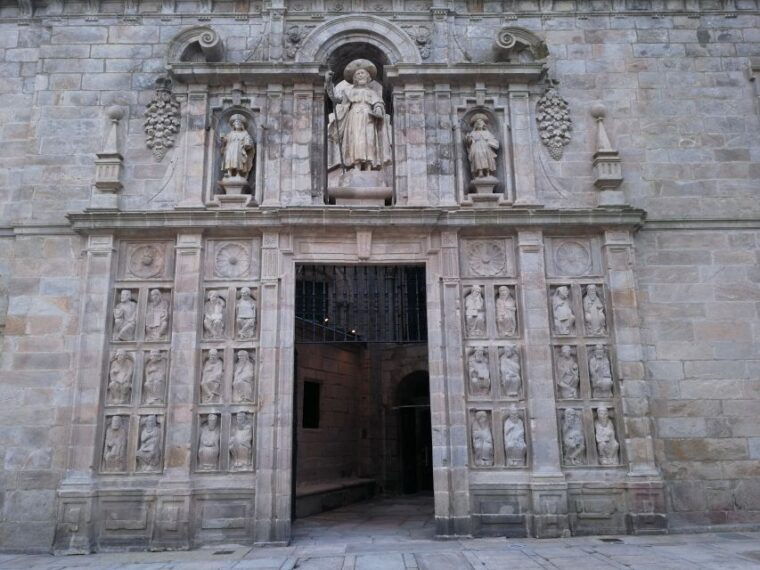 old-town-walking-tour-in-a-small-group